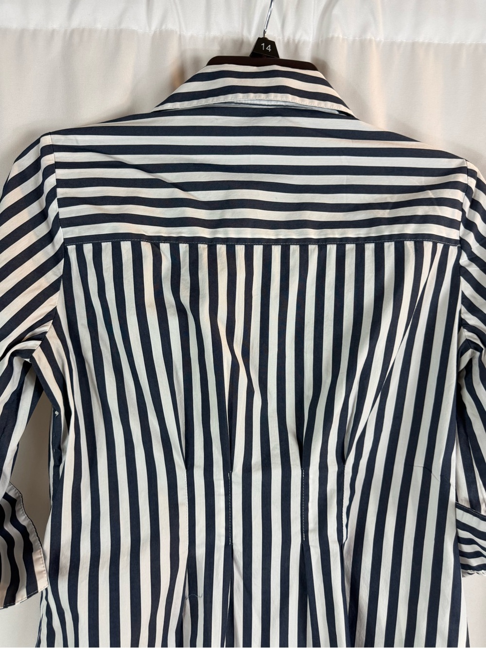 White House Black Market Navy & White Vertical-Stripe Button-Down size:6 - Picture 13 of 15